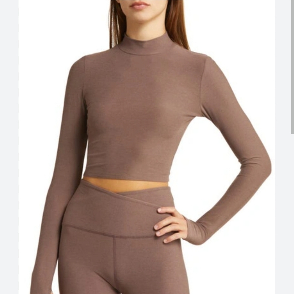 BEYOND YOGA featherweight Mockneck